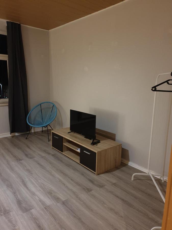 Fewo Nina 3 - Monteurwohnung Weissenfels Bagian luar foto
